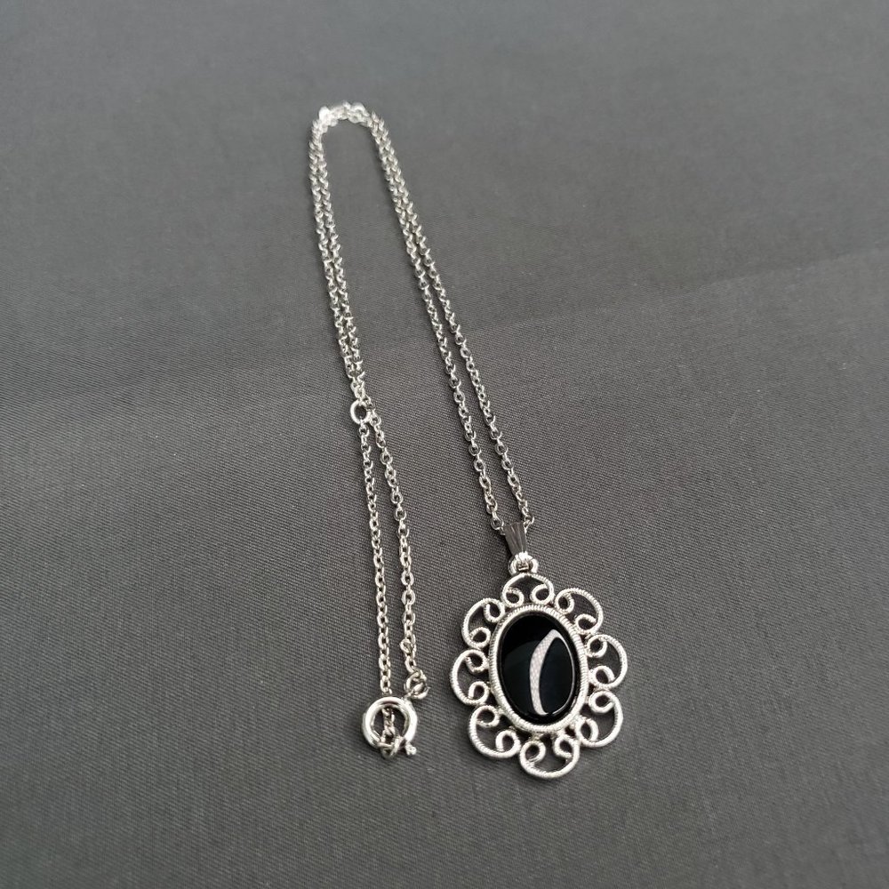 Sarah Coventry Silver Tone Pendant Necklace Chain Link Filigree Accent 18" Vtg